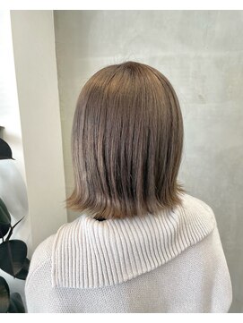 シュガー(Sugar) ブリーチあり/ベージュ強めのグレージュ/透明感/カール/ラフ