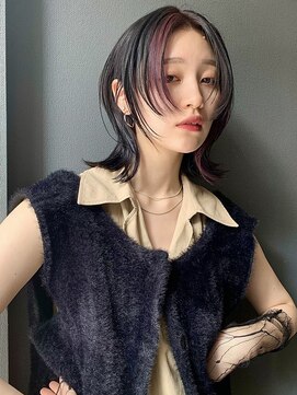 メイカ(MEIKA) 【 ミディアムウルフ ×  ピンクインナーカラー 】 浅野美紀