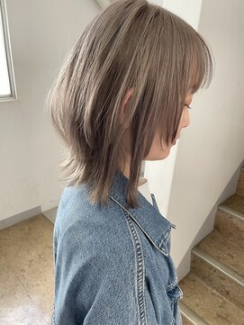 リルア 博多(LIRUA) ミルクティーベージュのボブウルフ