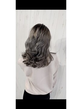 アンティア小作(ANT‘IA) シルバーホワイト、バレイヤージュ