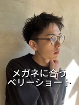 ベル 新宿(Belle) ビジネスマンにも!メガネに合うベリーショート