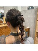 女性らしさを引き立たせるポニーテールアレンジ