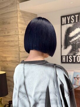 ヲタク(wotaku.) ネイビーブルーブルーブラック青髪ダブルカラーケアブリーチボブ