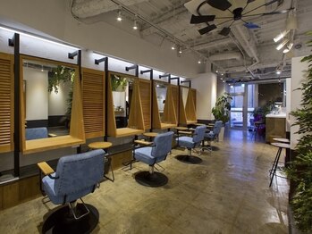 アシミラ(ACMILA)の写真/閑静な場所にある隠れ家サロン♪店内は緑の植物が多い癒し空間。あなただけの特別な空間で最高なひと時を