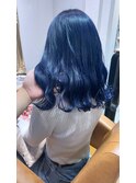 透明感たっぷり。ネイビーブルー