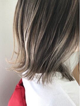 フロート 小阪店(float) ホワイトバレイヤージュ＿大人かわいい,ボブ,結婚式