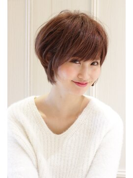 レウナ 外苑前(Reuna) 【３０代・４０代・５０代】毛流れが綺麗な前下り小顔ショート