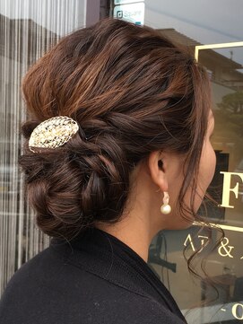 ヘアアンドメイク フルール(FleuR) サイドシニヨンアップ