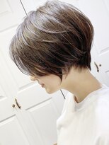 大人可愛い前髪長めの耳掛けショートボブアッシュブラウン小林