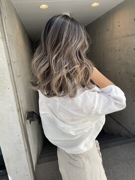 メリー(merry craftsman's factory) 外国人風バレイヤージュ、ハイライトカラーアッシュグレージュ