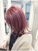 ブリーチ必須のベリーピンクカラー**