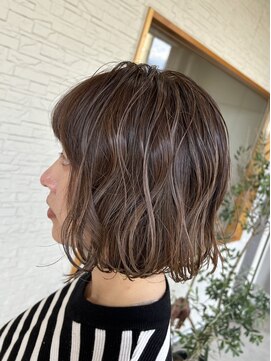 ラウレア(Laule'a) はいらいとをいかした透明感カラー