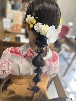 髪に華やかな彩りを…思い出に残る特別な1日のヘアセットは【R'E CHALE】で。