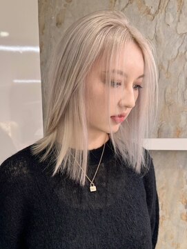 ソル ジングウマエ(SOL JINGUMAE) 切りっぱなしミディアムミルクティーホワイトブロンドシルバー◆