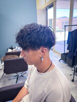 イコール(equal) ツイスパスペインカール×テーパーフェード