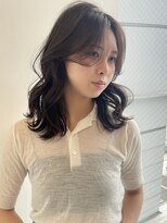 イヴォークトーキョーオーサカ(EVOKE TOKYO osaka)&nbsp;大人ヘア ウェーブレイヤーカット ミディアム 秋カラー