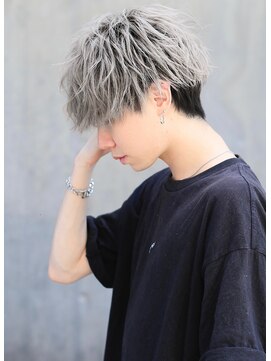 リップス 吉祥寺店 (LIPPS) ホワイトシルバーアッシュ前下がり無造作マッシュバレイヤージュ