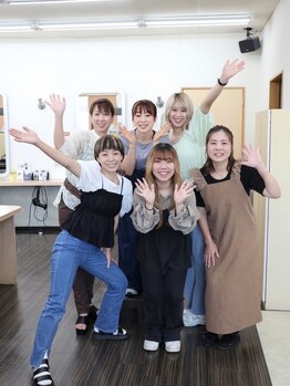 美容室 びゃんびゃん 社店の写真/笑顔あふれる明るく元気なスタッフがいっぱいです。癒されること間違いなし！丁寧な施術で理想のスタイルに