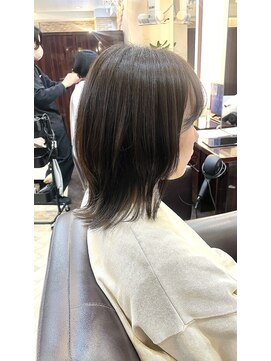 キャラ 池袋本店(CHARA) ミディアムウルフ&AVEDAカラーでカーキグリーン【ウルフ/大村】
