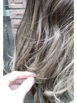 ウル(Ulu) #ホワイティバレイヤージュ