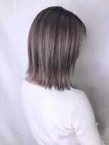 メリー(merry craftsman's factory)&nbsp;外国人風バレイヤージュ、ハイライトカラーアッシュグレージュ