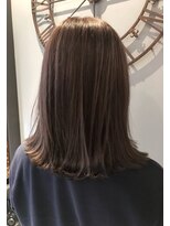 ナンバー エアロ 横浜(N° +aero) 濡れ髪 レイヤーミディアム 外ハネミディアム オリーブカラー