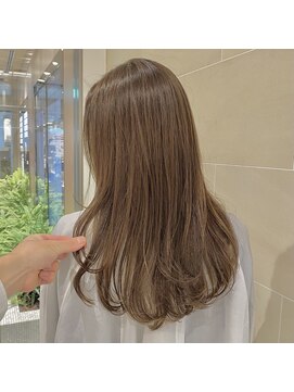 イミ(imi) グレージュカラー/韓国風レイヤー/小顔カット/韓国風パーマ