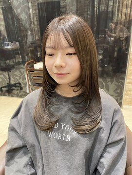 グレースバイハピネス(grace by happiness) 20代30代40代/レイヤーカット/グレーベージュ/アッシュカラー