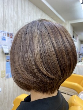 ヴォレ(Voler) 艶感引き立つシンプルなベージュカラー