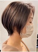 横浜西口丸みショートボブ顔周りレイヤー切りっぱなしボブ40代