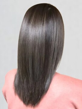 ロカ バイ ティアトロ ヘア サロン(ROCA by teatro hair salon) オリーブアッシュ ストレートヘア レイヤーカット 艶髪