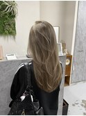 レイヤーカット×ブリーチカラー