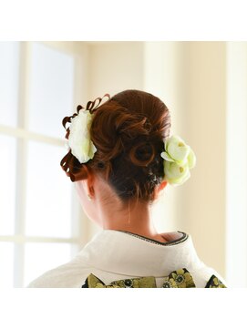 ビーチ 土呂店(Beach) 夜会アレンジ