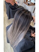 カトル(KATR)&nbsp;ストレートでもキマる！バレイヤージュ