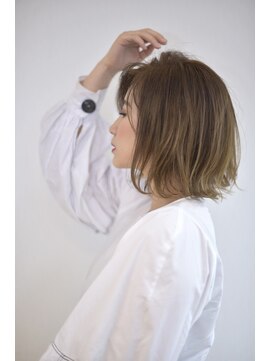 エミヲ 石川町(emiwo) emiwo名畑晃一 透明感漂うミルクティーブラウン