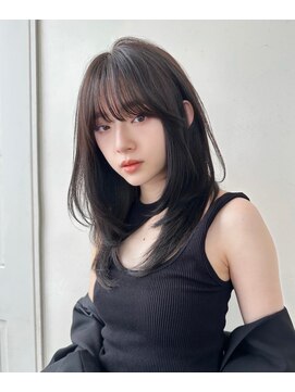 ベル 新宿(Belle) 黒髪でも動きのあるロングレイヤー&薄すぎないシースルーバング