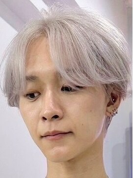 ウィコ 新宿(WICO) パールホワイト[新宿駅/カルマパーマ/ベリーショート]