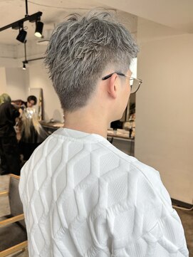 ニュート(Neut ) ホワイトシルバー/ホワイトグレージュ/ブリーチ2回/ハイトーン