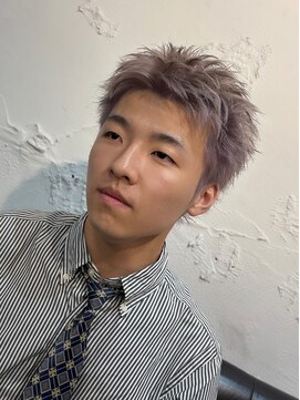 クオンヒール 淀屋橋店(QUON HEAL) スペインカール/スパイキーショート/フェザーパーマ/フェード×