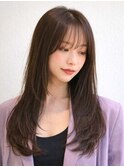 フェミニンロングヘルシーレイヤー前髪あり巻きおろし丸顔耳かけ