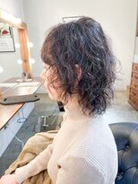 ビハインドザカーテン(BEHIND THE CURTAIN) 抜け感パーマ×レイヤーミディ