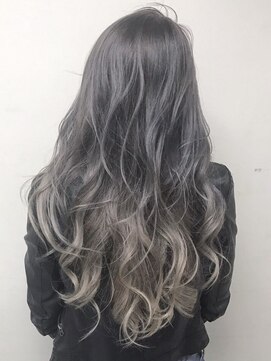 ラックスビー オオサカ  梅田茶屋町店(LUXBE OSAKA) 外国人風プラチナベージュ　グラデ　byAKI【LUXBE梅田茶屋町店】