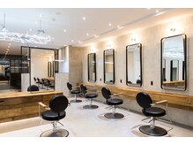 ラフィス ヘアーヴェイル 梅田店(La fith hair vail)の雰囲気（【梅田駅２分】駅チカなので気軽に行ける☆）