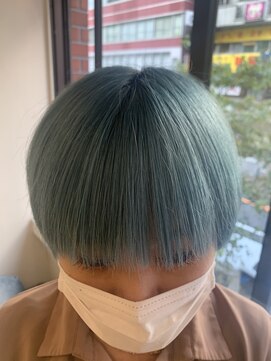 エイト新宿店(EIGHT shinjuku) アクアブルーカラー　　EIGHT shinjuku【エイト】新宿　阿部