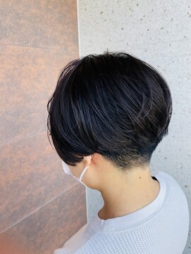 エミール(Emiile) 女性の刈り上げカット