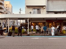 クイーンズバイジェントルマンバーバー(queens by gentlemanBarber)の雰囲気（髪を切る場所だけではありません。そう！ここは社交場だ！）