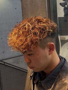 イーラ(era) スペインカール　ツイストスパイラル眉カットメンズパーマ