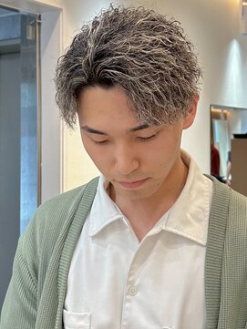ルースト 渋谷店(ROOST) かき上げ縦落ちツイスパホワイトハイライト