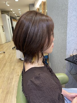 ブロッサム 東中野店 韓国風インナーカラーボブレイヤー♪くびれ外ハネグレージュ