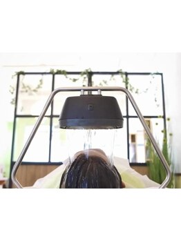 炭酸泉かけ流し頭浸浴マッサージで、水の音を聞きながら心身リラックス♪頭皮の汚れもスッキリ爽快に◎